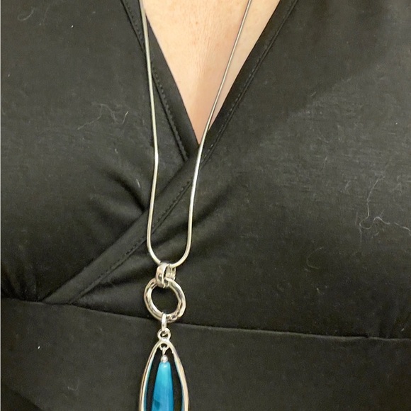 Long silver necklace with blue sphere - Picture 3 of 4